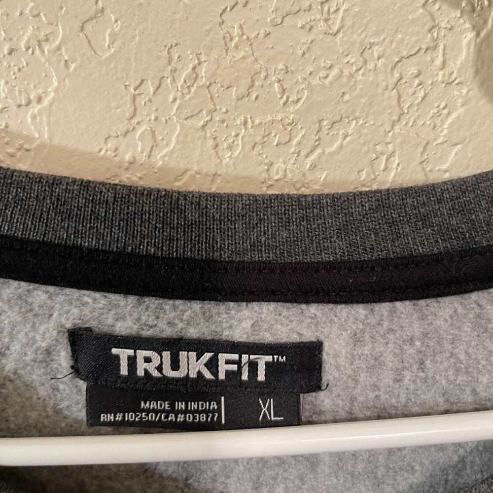 NWOT Men's Trukfit Sweatshirt - Picture 2 of 3